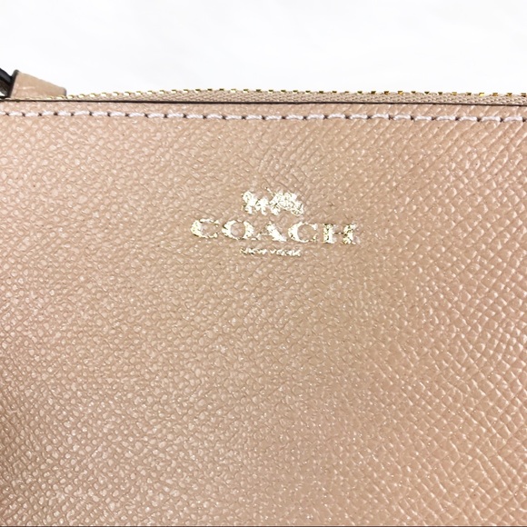 COACH NWT Blushed Nude Corner Zip Wristlet - Picture 3 of 8